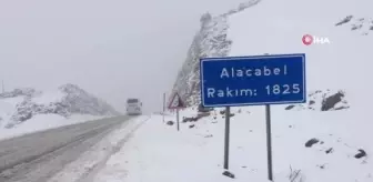 Turizmin başkenti Antalya ilkbaharda beyaza büründü