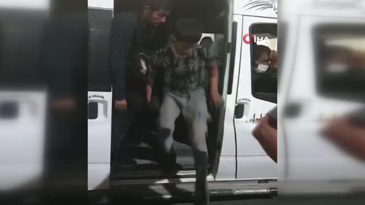 Türkiye'ye kanuna aykırı yöntemlerle giren 100 kaçak göçmen yakalandı