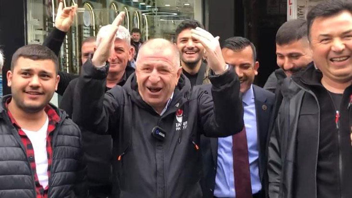 Ümit Özdağ'a soğuk duş! El ederek çağırdığı Ahmet Davutoğlu yanından geçip gitti