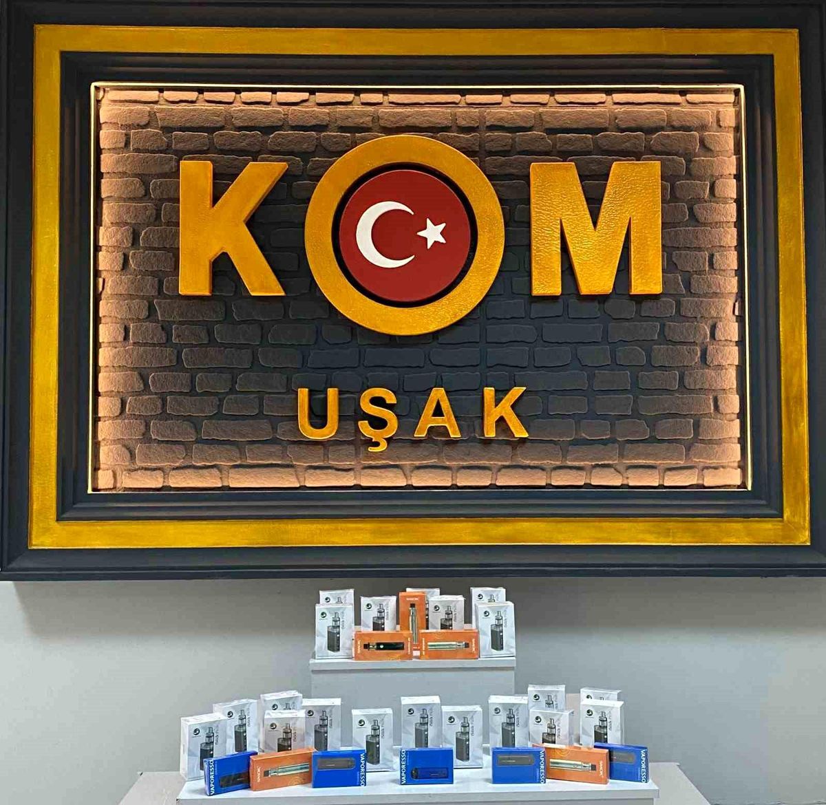 Uşak'ta yüklü miktarda kaçak tütün mamulü ele geçirildi