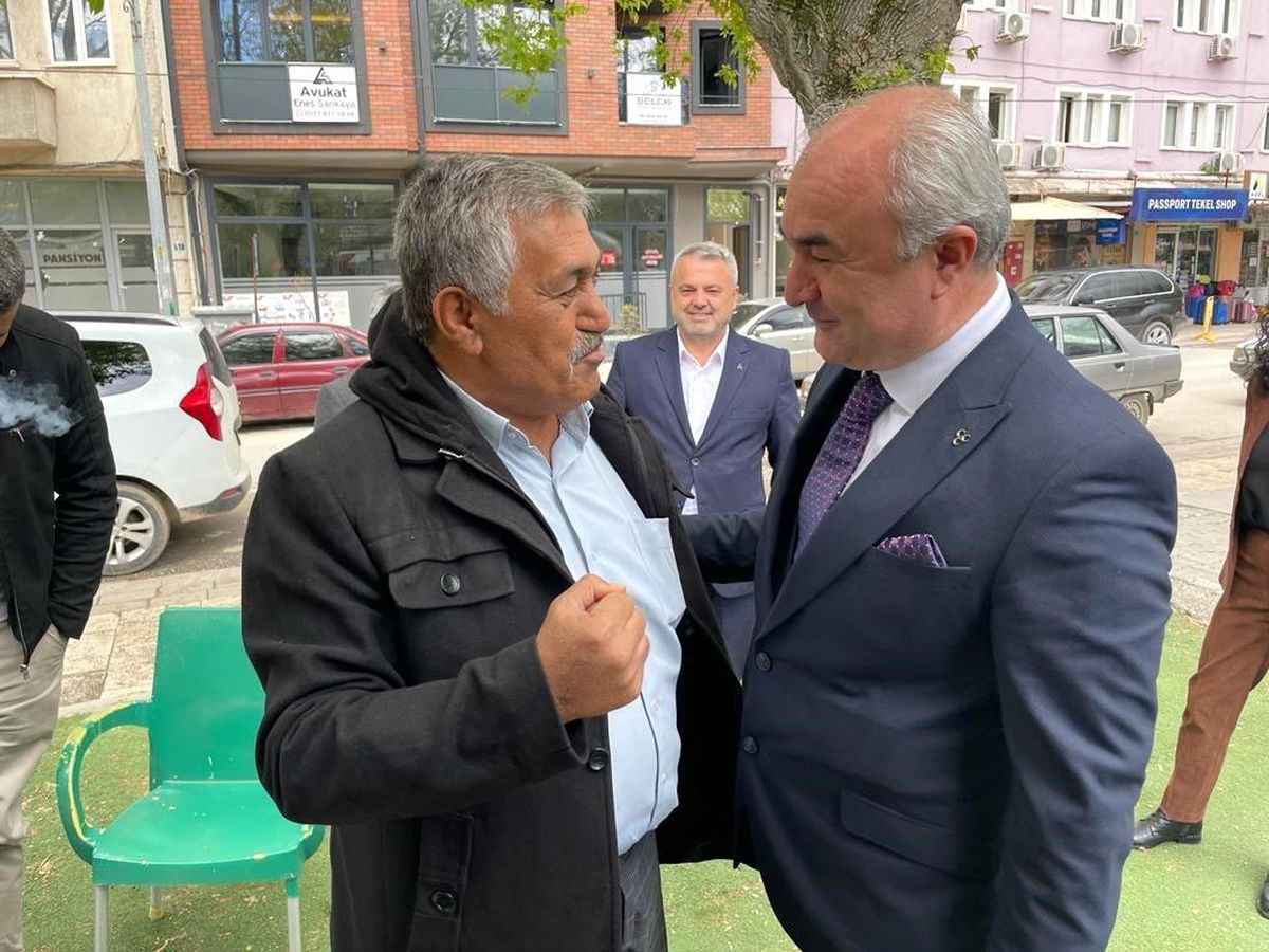 Yusuf Garip, Çivril'de hemşehrileriyle kucaklaştı