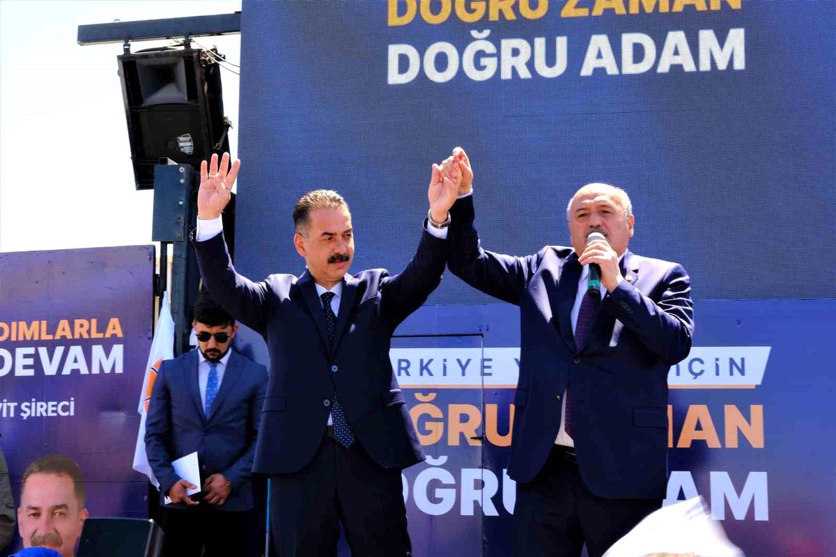 AK Parti Erzincan'ın 'seçim ofisi' coşkuyla açıldı