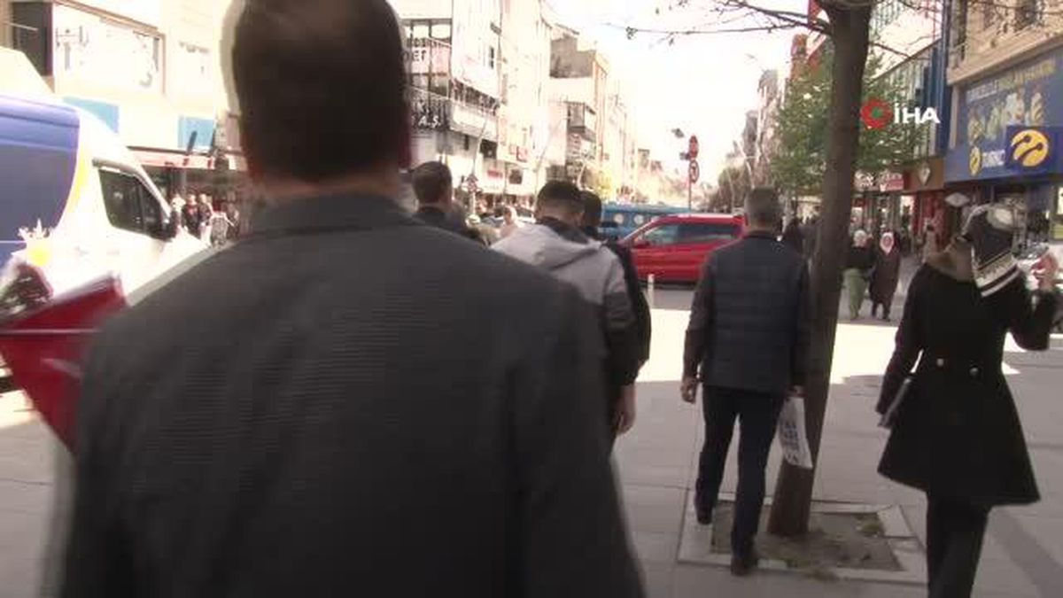 AK Parti İstanbul 2. Bölge Milletvekili adayı Yıldırım, gençlerden 'İlk oyum Erdoğan'a' sözü aldı