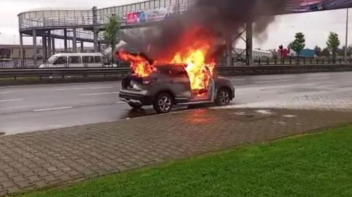 Cip alev topuna döndü, kadın sürücü şans eseri kurtuldu