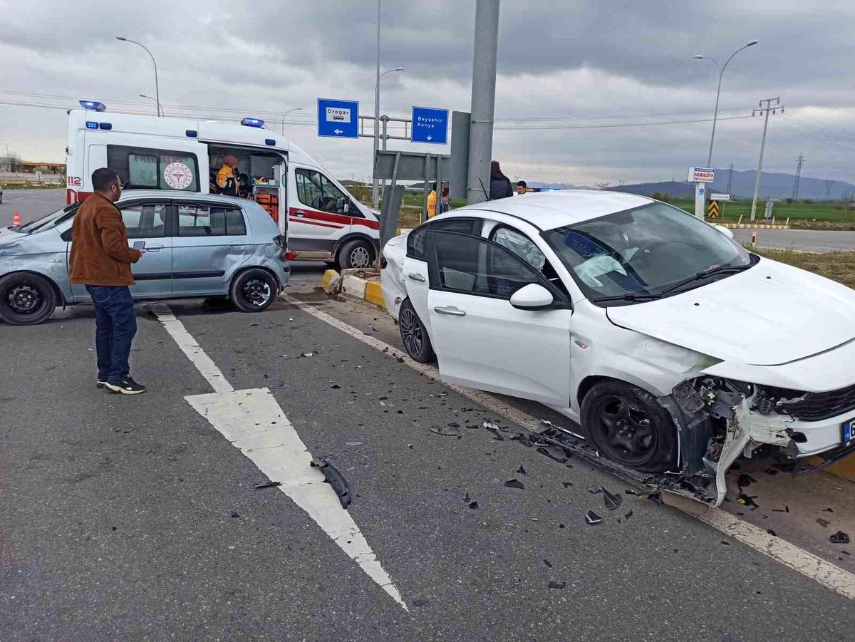 Konya'da otomobiller çarpıştı: 5 yaralı