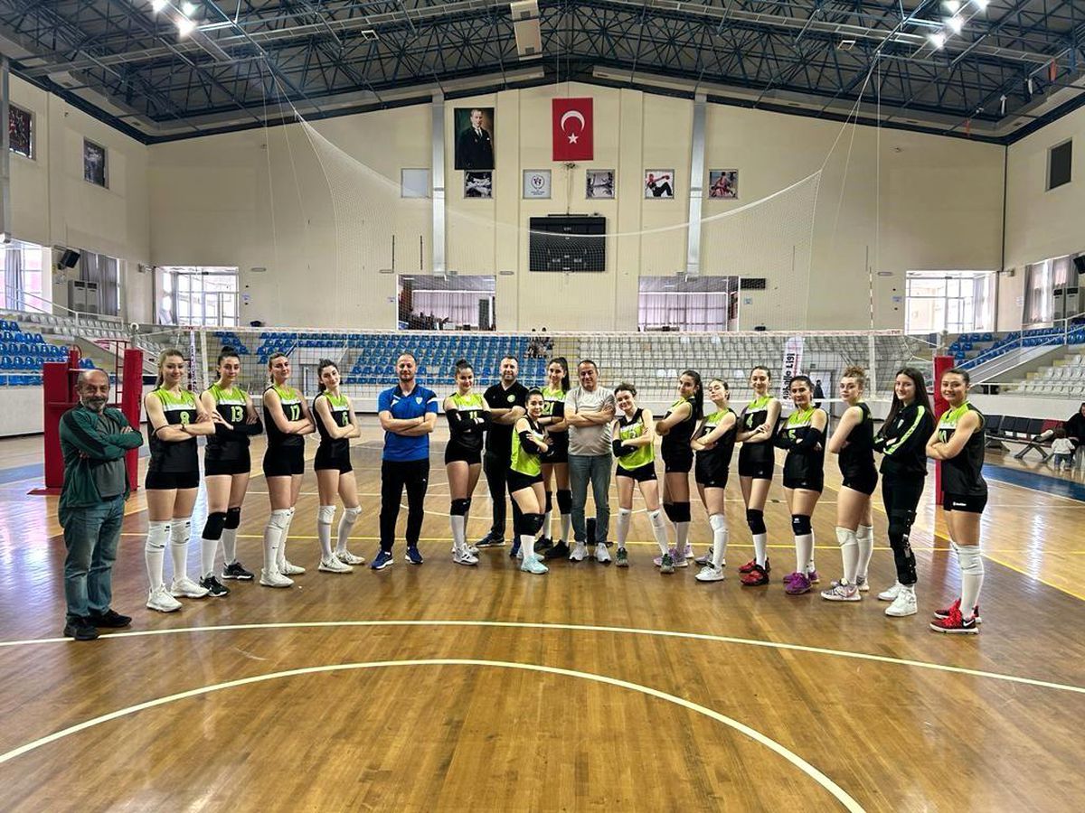 Manisa Büyükşehir'in sultanları 2. Lig'e yükseldi