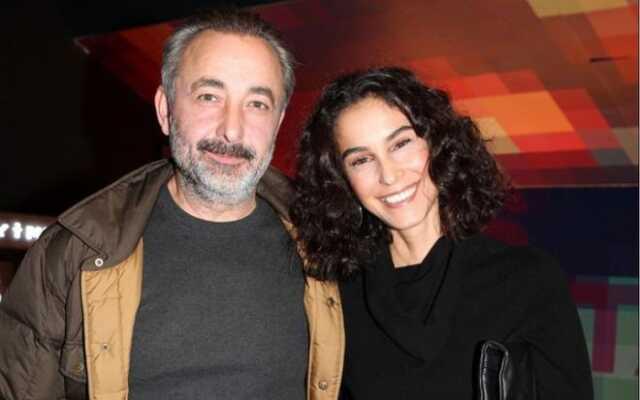 Mehmet Aslantuğ ile boşanacağı iddia edilen Arzum Onan sessizliğini bozdu: İlişkimiz bir yorgunluktan geçiyor Mehmet Aslantuğ ile boşanacağı iddia edilen Arzum Onan sessizliğini bozdu: İlişkimiz bir yorgunluktan geçiyor