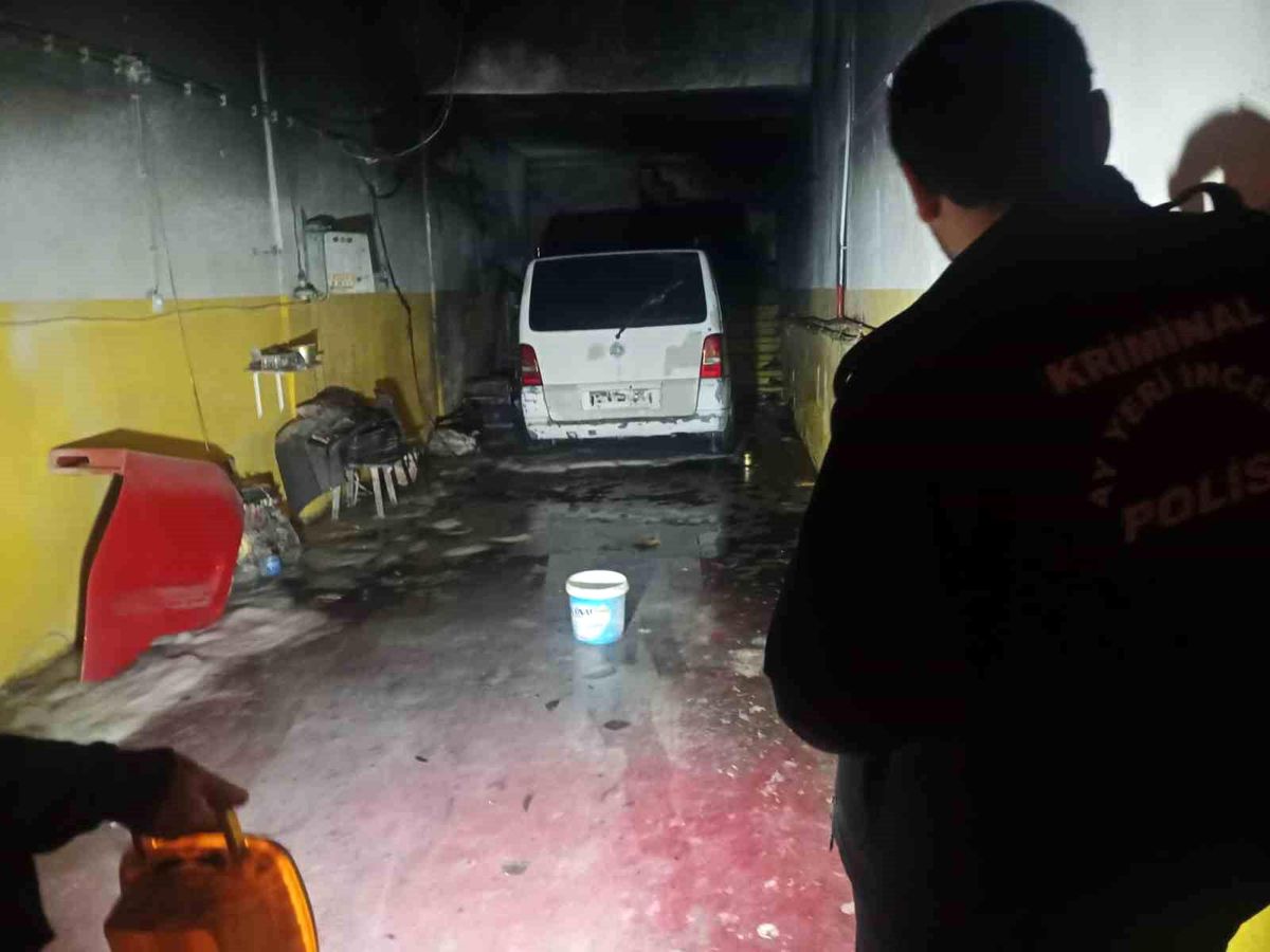 Oto tamircide çıkan yangında 1 kişi yaralandı