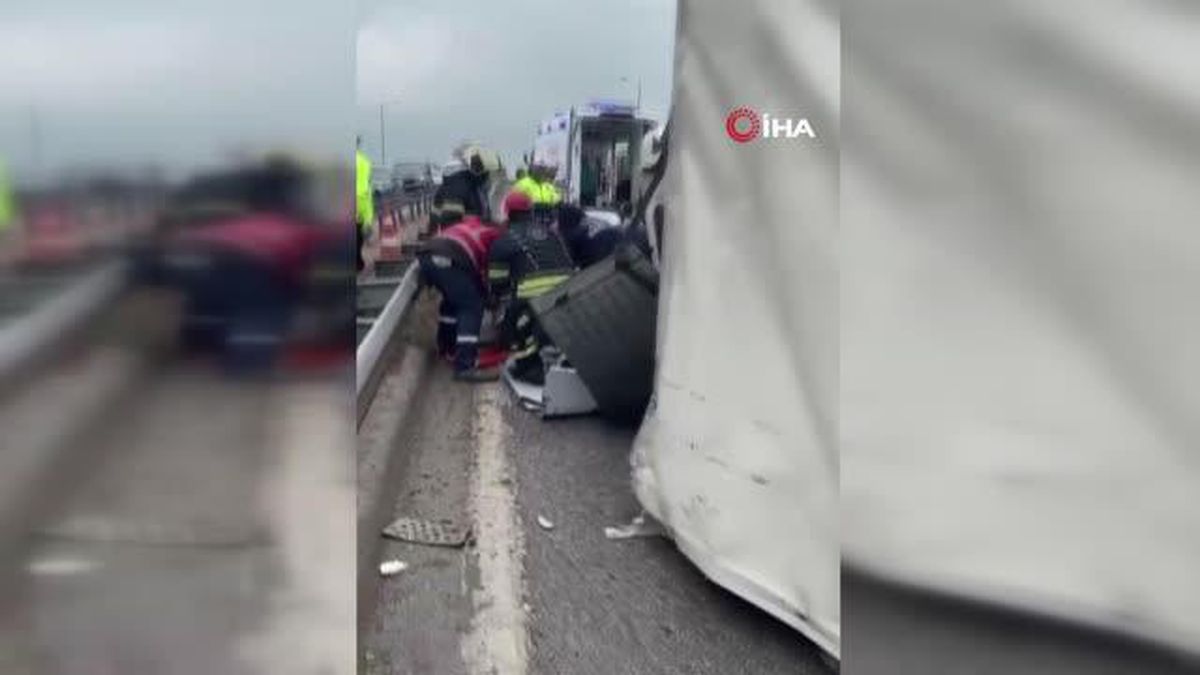 Virajda kontrolden çıkan tır devrildi, sürücü yaralandı