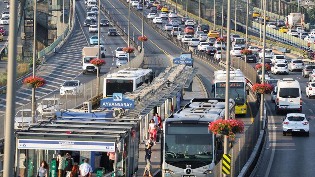 1 Mayıs toplu taşıma ücretsiz mi? 1 Mayıs otobüs, metro, tramvay ücretsiz mi? Ankara, İzmir ve İstanbul'da 1 Mayıs toplu taşıma ücretsiz mi?