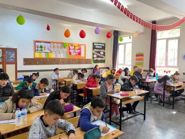 111 bin ortaokullu genç aynı anda sınava girdi 111 bin ortaokullu genç aynı anda sınava girdi
