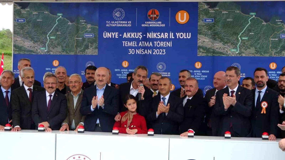 Bakan Karaismailoğlu ve Bakan Özer, Ordu'da yol temel atma programında konuştu