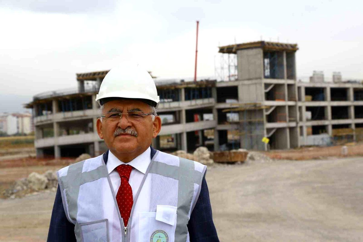 Başkan Büyükkılıç: 'Bu güzel şehri bu noktaya getiren işçi kardeşlerimizdir'