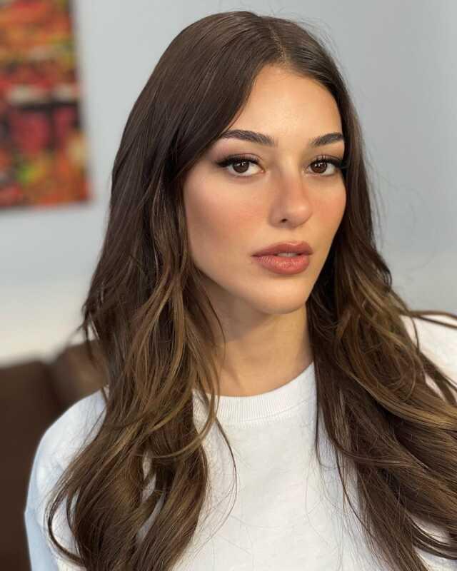 Dilan Çiçek Deniz omzundan ameliyat oldu, 1 ay setlerden uzak kalacak Dilan Çiçek Deniz omzundan ameliyat oldu, 1 ay setlerden uzak kalacak