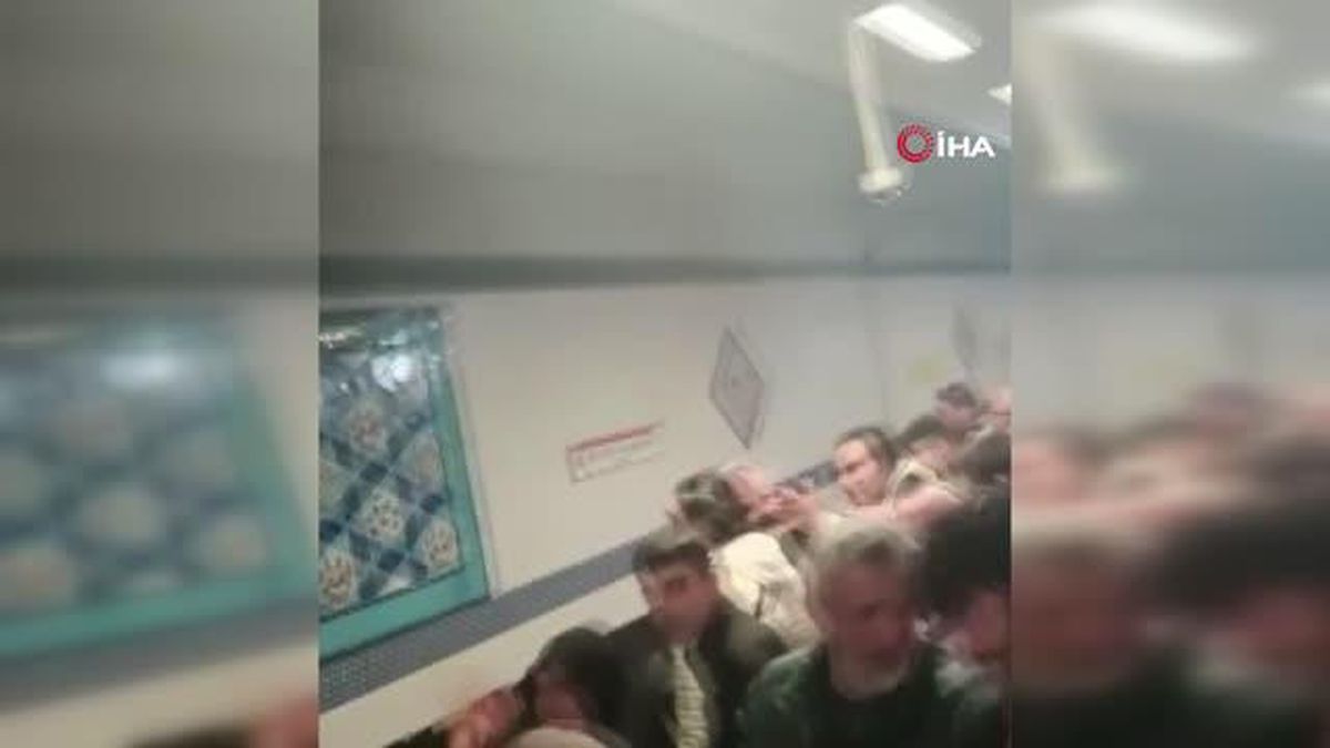 Duraklarda bekleyen vatandaşlar geç gelen metro seferleri nedeniyle İBB'ye tepki gösterdi