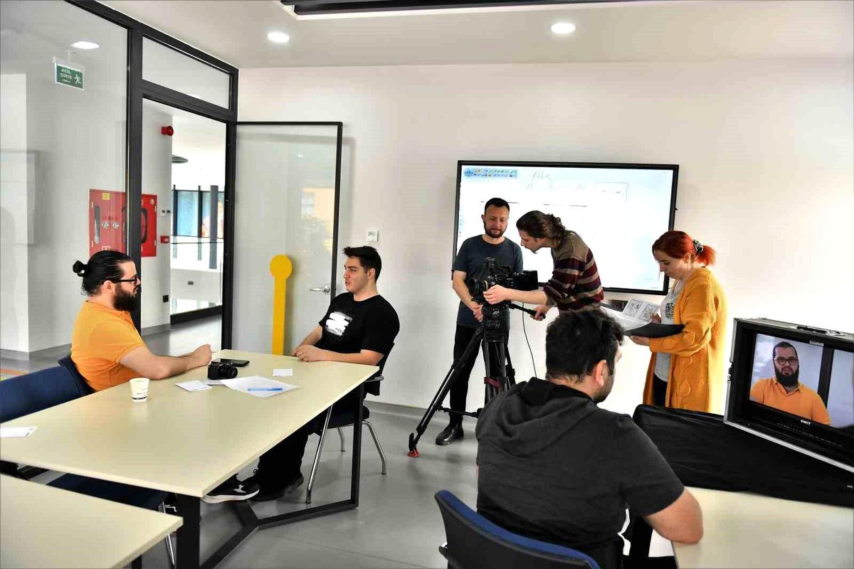 Esenyurt'tun bir ilki olan Sinema Akademisi'nde gençler meslek öğreniyor