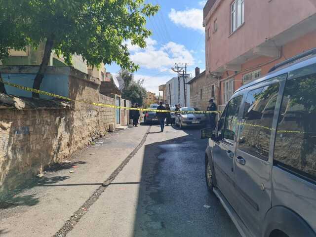 Eşini eşarpla boğup kuzenini bıçaklayan cani tutuklandı