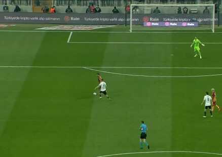 G.Saray'dan inanılmaz hata! Hadziahmetovic ikramı geri çevirmedi, Beşiktaş yine geri döndü