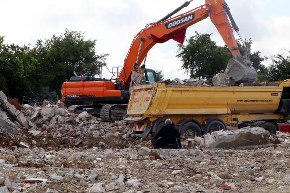 Hatay'da enkaz kaldırma çalışmaları sürüyor