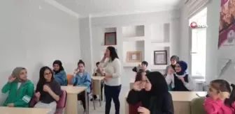 İşaret dili kursuna ilgi her geçen gün artıyor