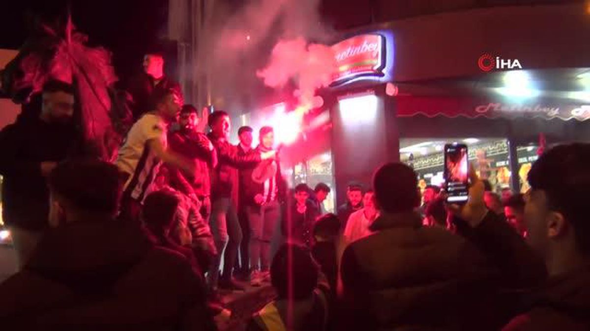 Kars'ta Beşiktaşlılar sokaklara döküldü