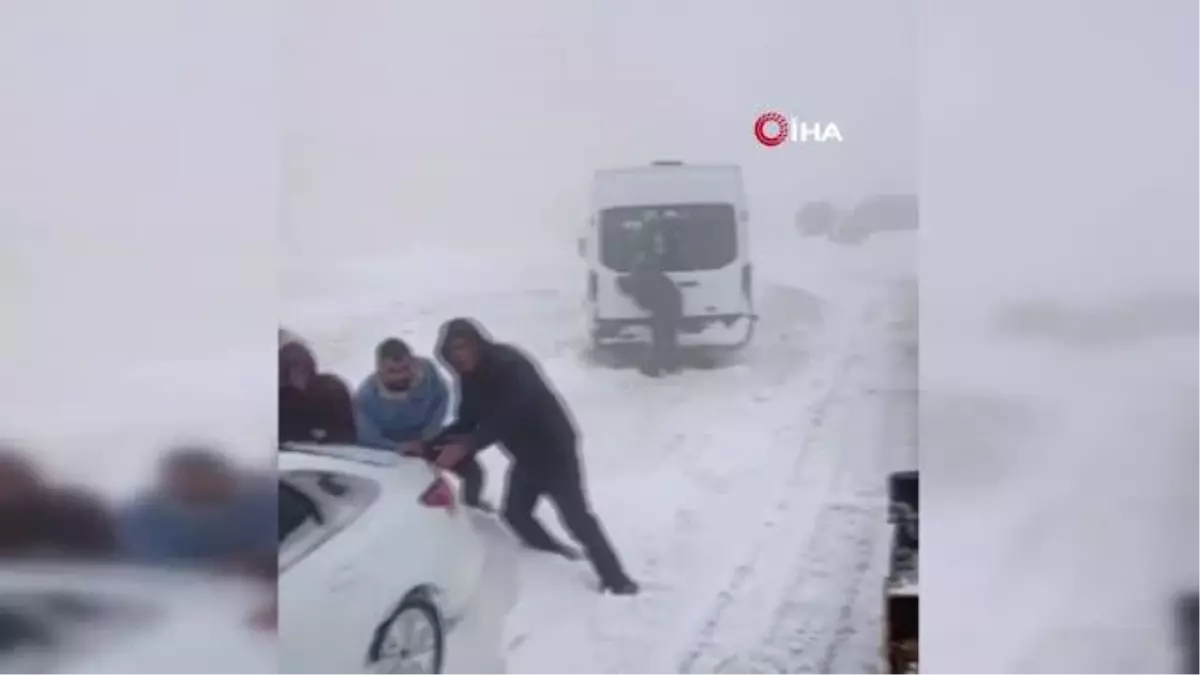 Palandöken geçidinde kar ve tipide mahsur kaldılar