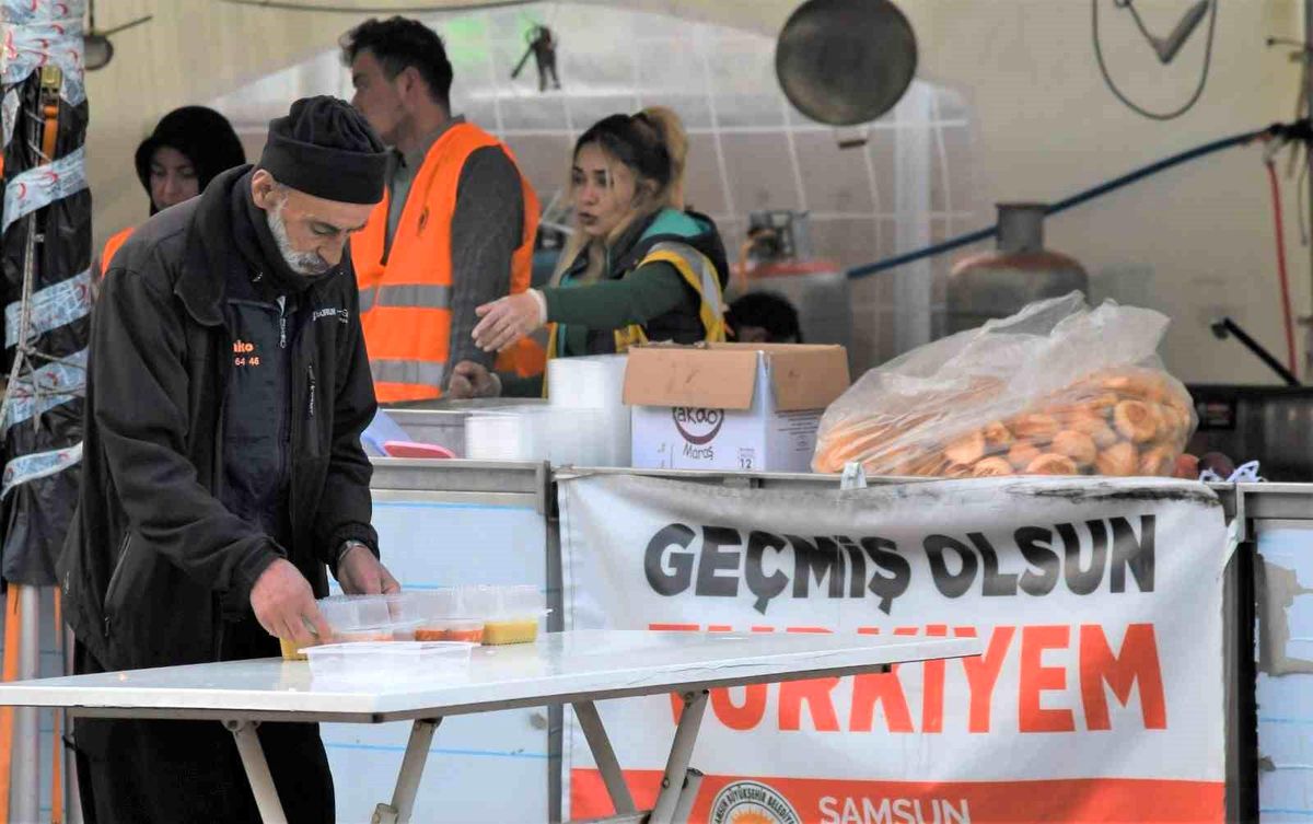 SBB deprem bölgesinde 750 bin kişilik sıcak yemek dağıttı