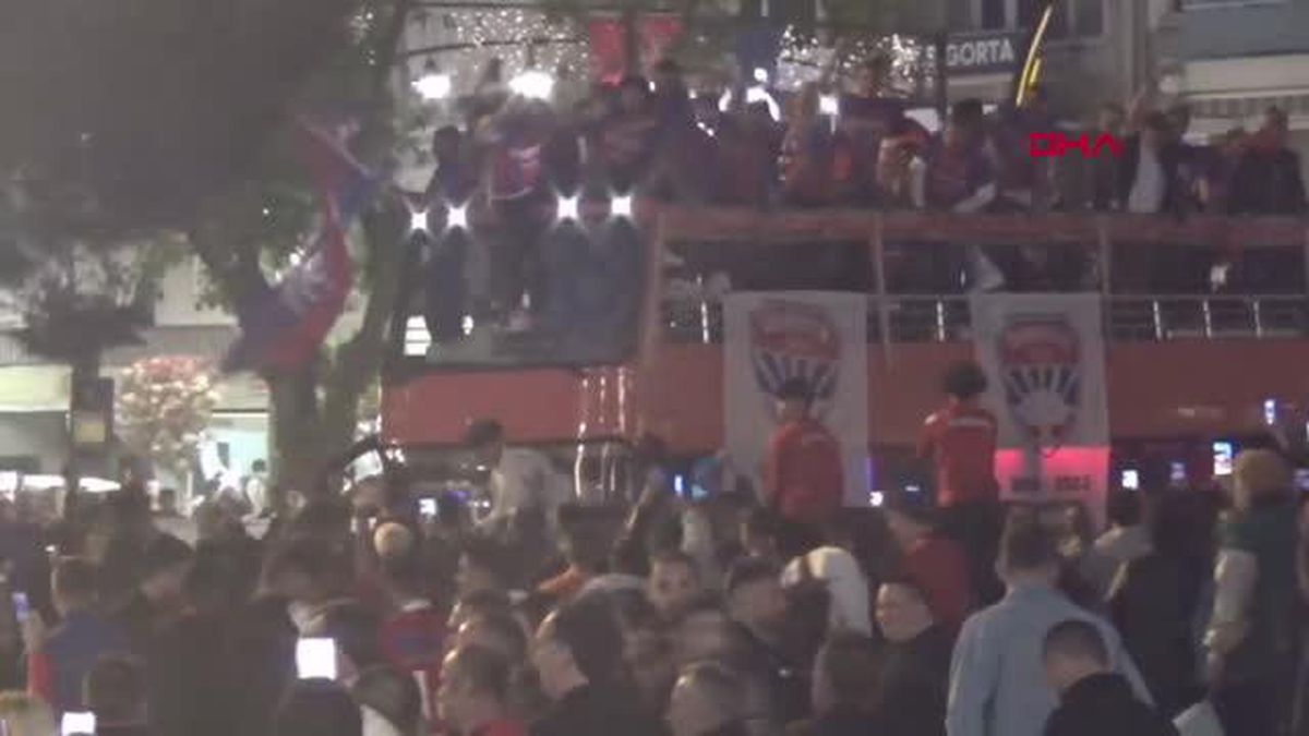 SİLİVRİSPOR ŞAMPİYONLUĞU KUTLADI