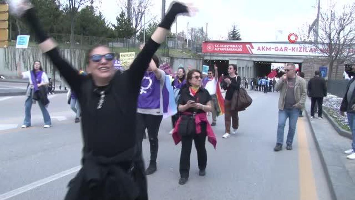 1 Mayıs Emek ve Dayanışma Günü Ankara'da Anadolu Meydanı'nda coşkuyla kutlandı