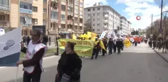 1 Mayıs'ı halaylar çekerek kutladılar