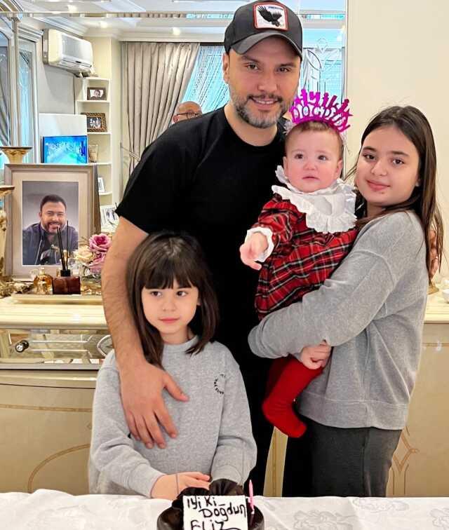 Alişan, kaybettiği kardeşinin ailesine 30 milyon TL'lik ev aldığı iddiasını yalanladı Alişan, kaybettiği kardeşinin ailesine 30 milyon TL'lik ev aldığı iddiasını yalanladı