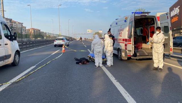 Yol ortasına yatıp trafiği kesti, 'AIDS'liyim' deyince ekipler özel kıyafetlerle müdahale etti