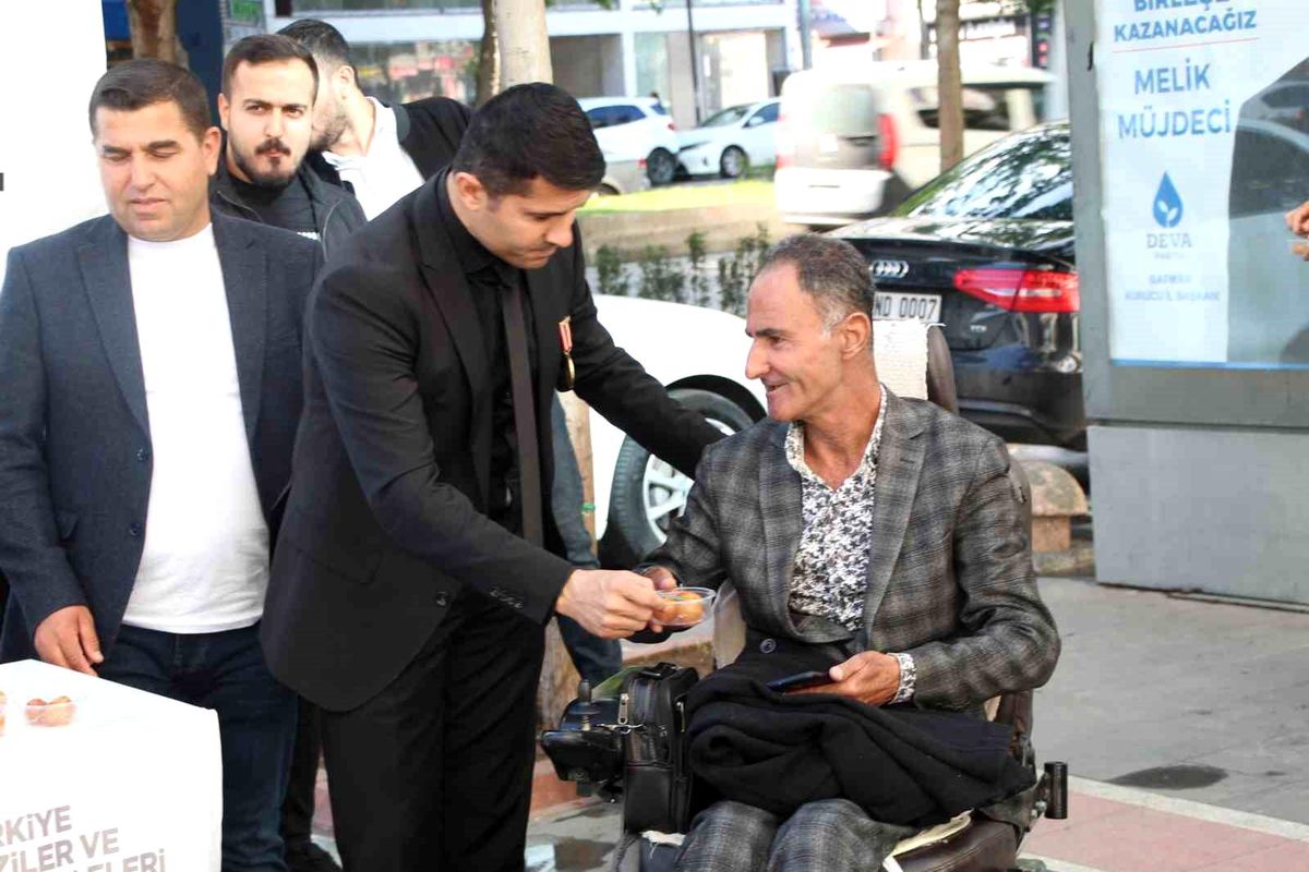 Batman'da Şehit Polis Yusuf Erin için lokma dağıtıldı