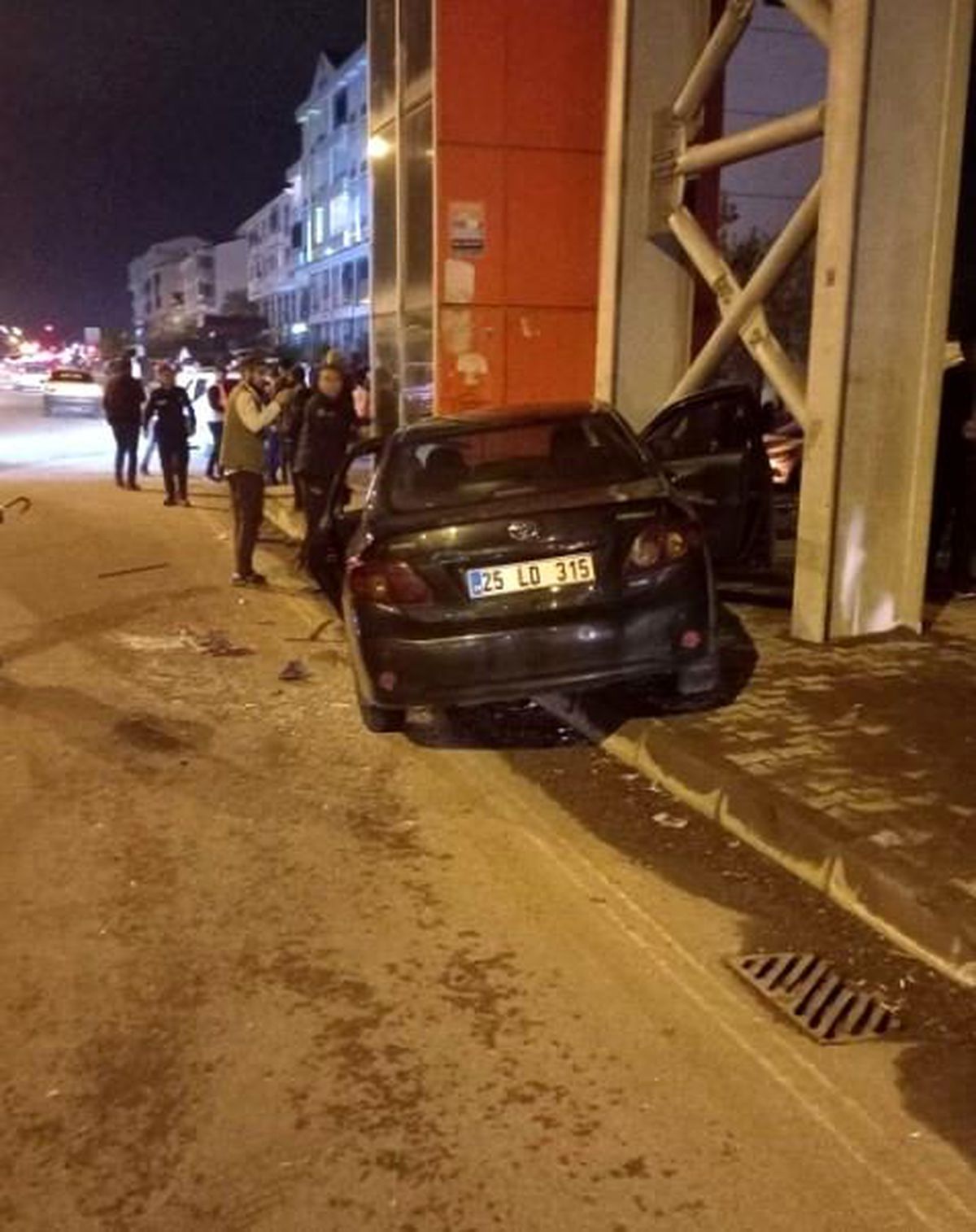 Bingöl'de iki otomobil çarpıştı: 7 yaralı