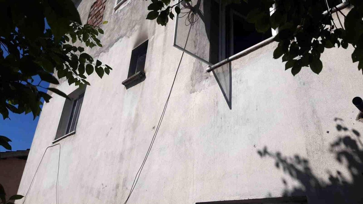 Çaycuma'da ev yangını: Engelli genç dumandan etkilendi