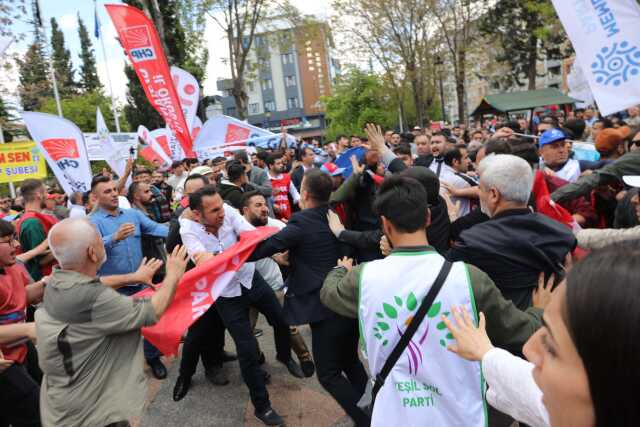 Gaziantep'teki kutlamalarda Memleket Partililer ile CHP'liler arasında kavga