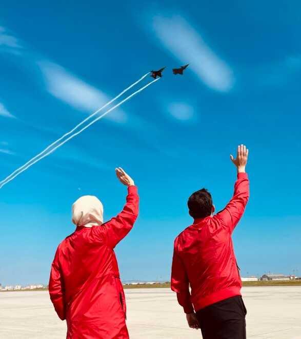 Halkın önünde dünyada bir ilk gerçekleşti! Kızılelma ve SOLOTÜRK'ten kol uçuşu Halkın önünde dünyada bir ilk gerçekleşti! Kızılelma ve SOLOTÜRK'ten kol uçuşu