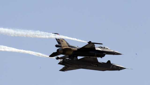 Halkın önünde dünyada bir ilk gerçekleşti! Kızılelma ve SOLOTÜRK'ten kol uçuşu Halkın önünde dünyada bir ilk gerçekleşti! Kızılelma ve SOLOTÜRK'ten kol uçuşu