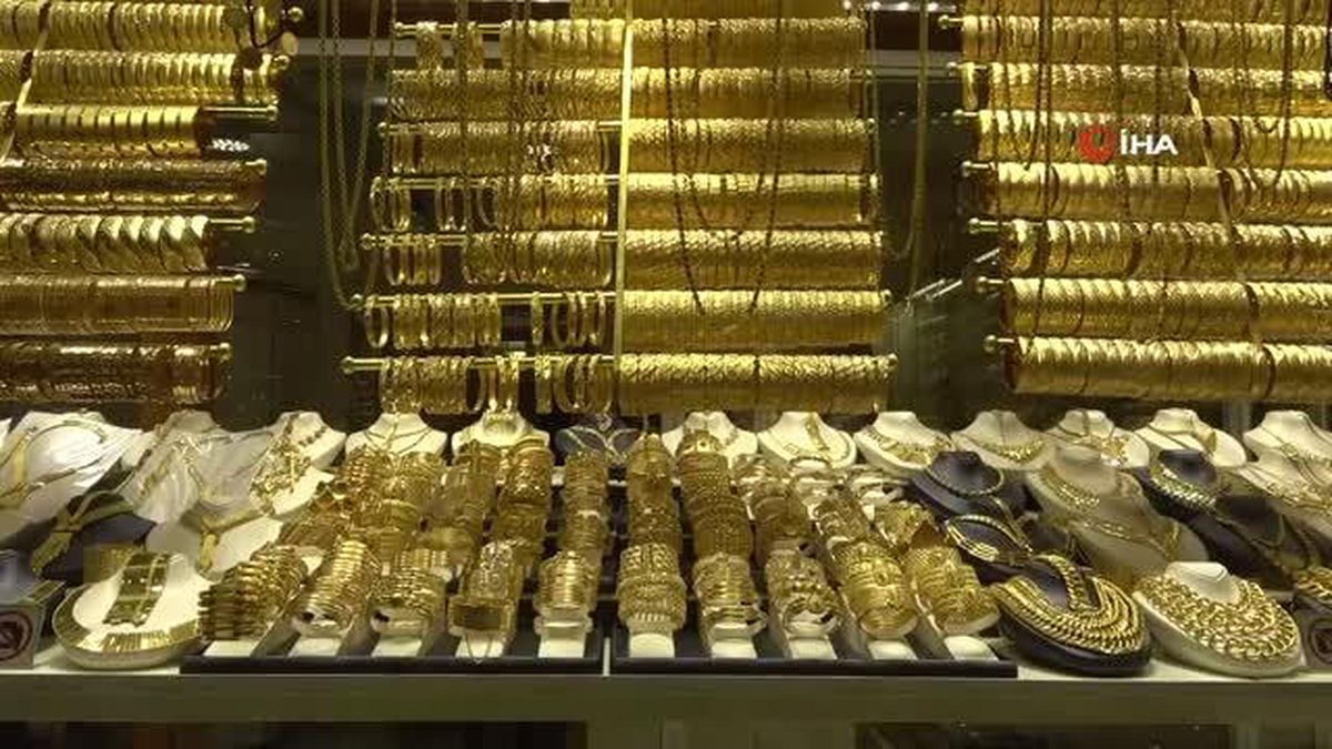 Kuyumcular dört gözle gurbetçilerin gelmesini ve düğün sezonunun açılmasını bekliyor