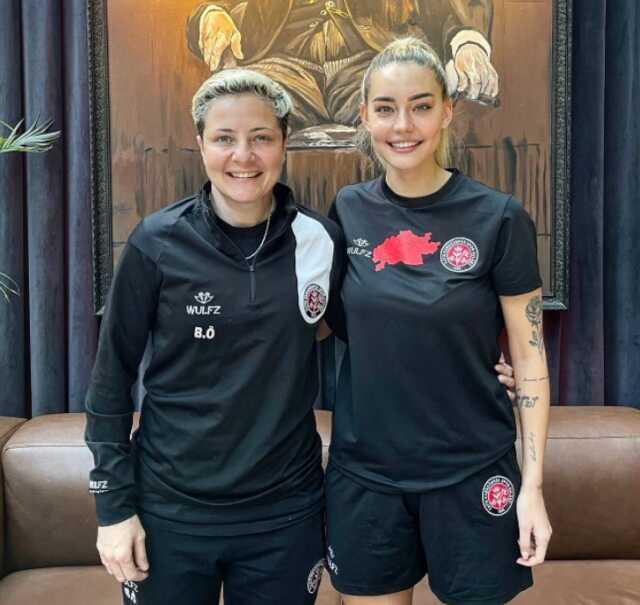 Survivor'ın yıldızı Aycan Yanaç, Fatih Karagümrük'ün futbolcusu oldu Survivor'ın yıldızı Aycan Yanaç, Fatih Karagümrük'ün futbolcusu oldu
