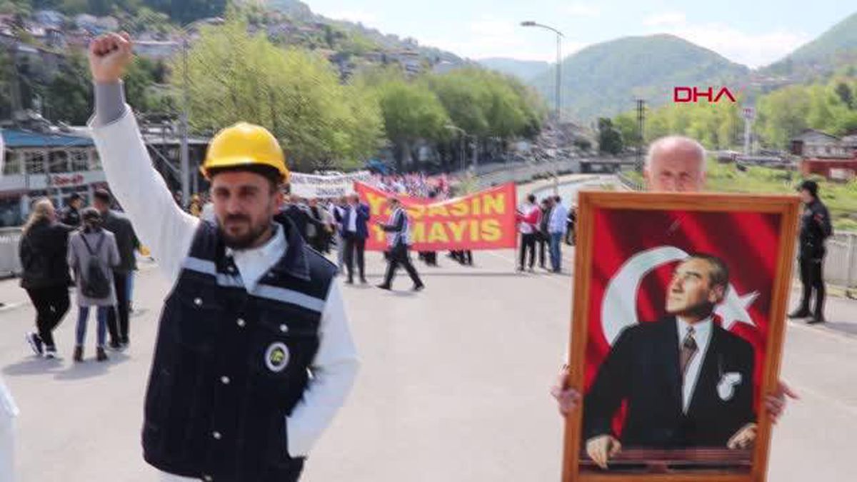 ZONGULDAK'TA İŞÇİLER MADENCİ ANITI'NA YÜRÜDÜ