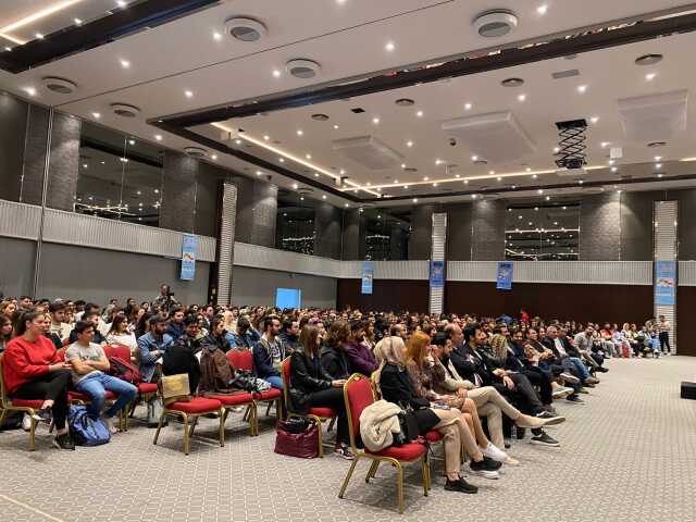 550 Genç Türkiye Gençlik Buluşması için Pullman İstanbul Hotel'de bir araya geldi. 550 Genç Türkiye Gençlik Buluşması için Pullman İstanbul Hotel'de bir araya geldi.
