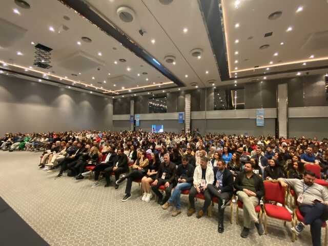 550 Genç Türkiye Gençlik Buluşması için Pullman İstanbul Hotel'de bir araya geldi. 550 Genç Türkiye Gençlik Buluşması için Pullman İstanbul Hotel'de bir araya geldi.