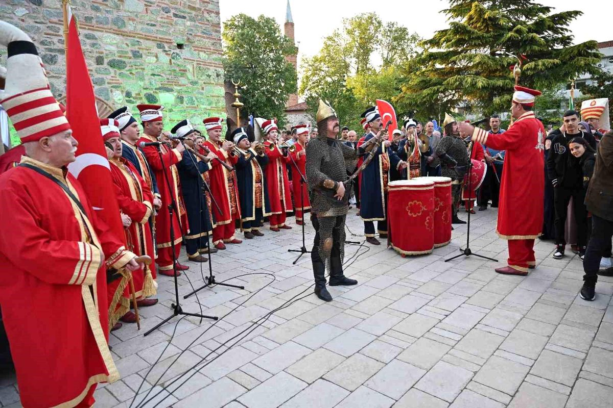 Bursa'nın tarihi hanlar ve çarşıları bir meydan daha kazandı