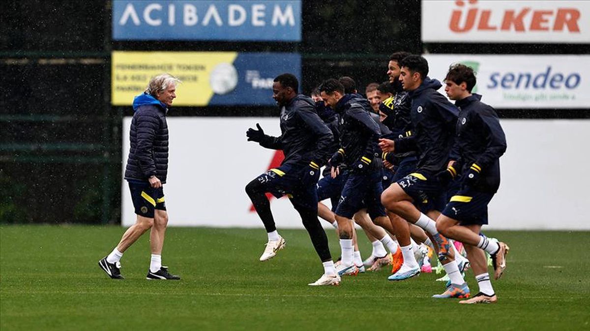 Fenerbahçe Sivasspor maç kadrosu kimler var? Fenerbahçe Sivasspor kamp kadrosu!
