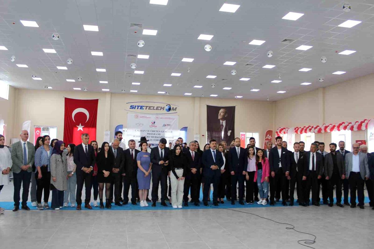 Iğdır'da çağrı merkezinin açılışı, bakanların canlı bağlantısıyla yapıldı