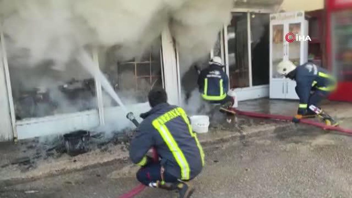 İş yerinde çıkan yangın paniğe neden oldu