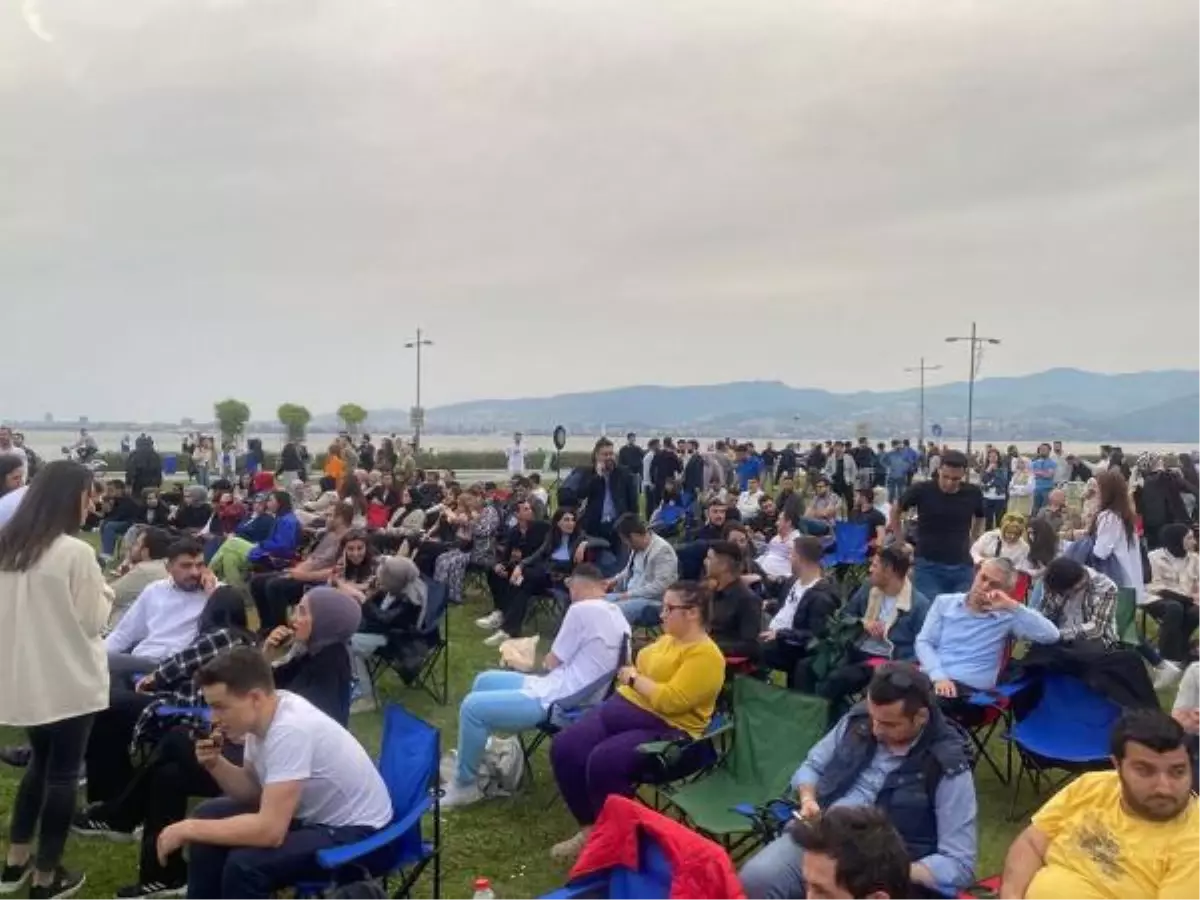 Varank ve Kasapoğlu, Kordon'da gençlerle buluştu