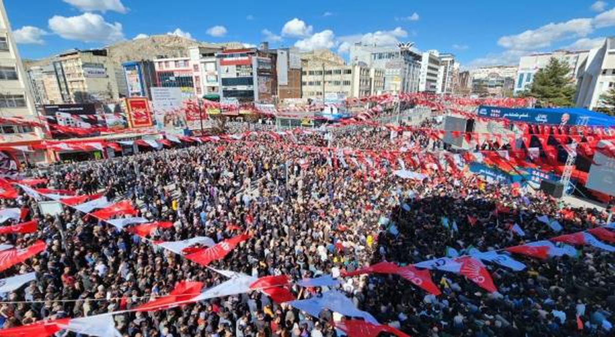 Kemal Kılıçdaroğlu Van mitingine kaç kişi katıldı? Cumhurbaşkanı adayı Kemal Kılıçdaroğlu ve CHP Van mitinginde kaç kişi vardı?