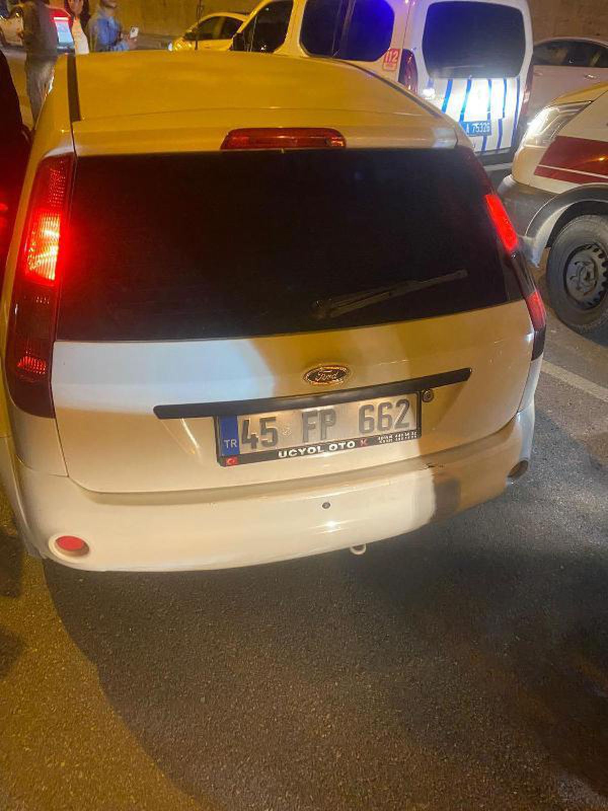 İzmir'de anne ve bebek arabasına otomobil çarptı, 2 yaşındaki çocuk hayatını kaybetti